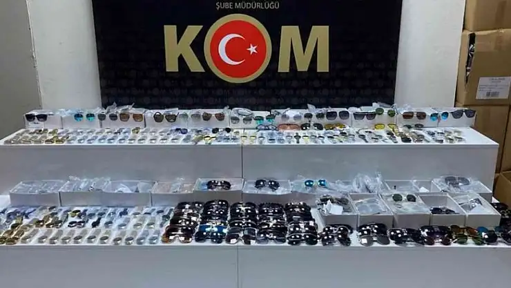 Samsun'da 436 adet gümrük kaçağı gözlük ile 124 adet saat ele geçirildi