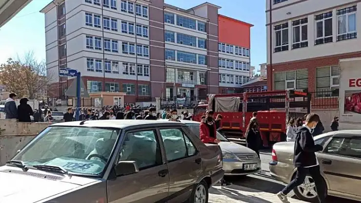 Taciz edildiği iddia edilen öğrencinin yakınları öğretmeni darp etti