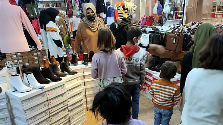 Hayatı Paylaşanlar Derneği ihtiyaç sahibi çocukların yüzünü güldürüyor