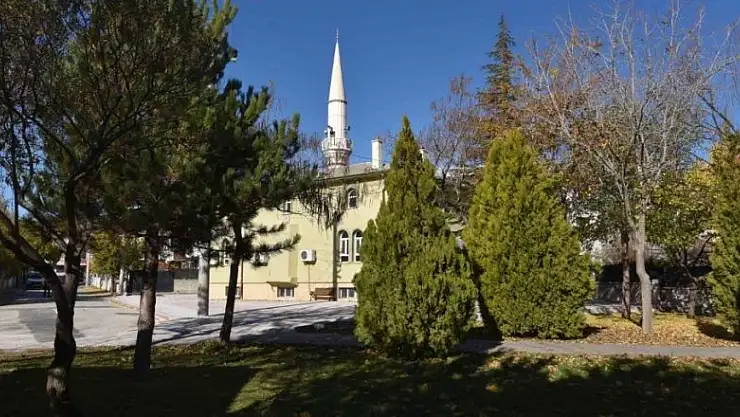 Selçuklu'da cami avluları yeşile büründü