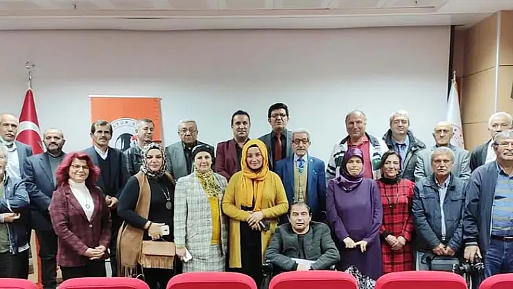 Atatürk şiirlerle anıldı