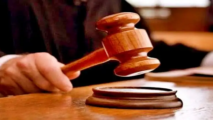 Konya'da annesini darbederek ölümüne neden olduğu iddiasıyla yargılanan sanık hakim karşısında