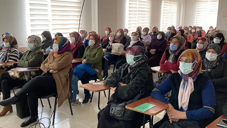 Karapınar'da 'Ailede Çocuk Eğitimi ve Bağımlılıkla Mücadele' semineri düzenlendi