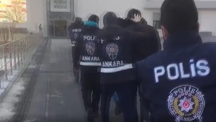 Başkentte FETÖ firarisi eski yarbay ve binbaşı gaybubet evinde yakalandı