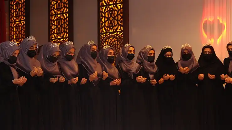 Seydişehir'de hafızlık eğitimini tamamlayan 18 öğrenci icazetlerini aldı