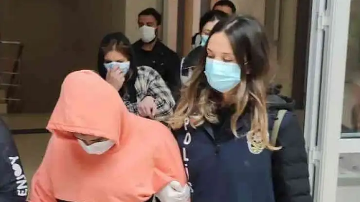 Sürücüleri 'yolda kaldım' gibi bahanelerle durdurup eşyalarını çalan 3 kadın tutuklandı