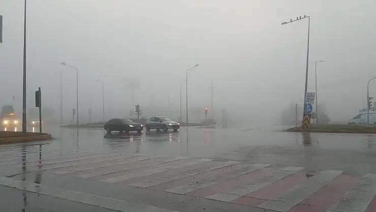 Afyonkarahisar sis sürücülere zor anlar yaşattı