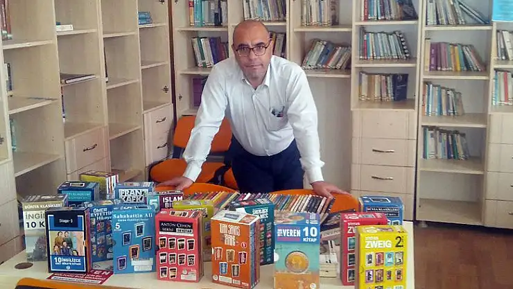 Şahin ikibin tane eseri okuluna kazandırdı