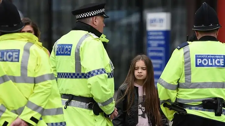 Londra'da art arda 3 patlama!