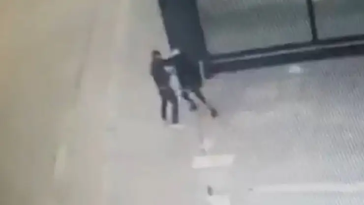 Sözleşmeli er kadın polisi sokak ortasında bıçakladı