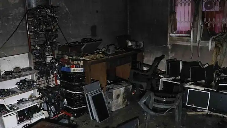 Müstakil evde elektronik eşyalar bomba gibi patladı