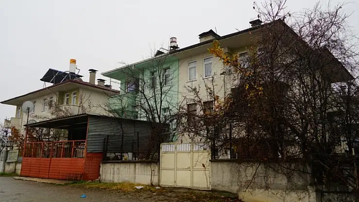 Eve girenler şaşkına dödü! İskelete dönmüş ceset gördüler!