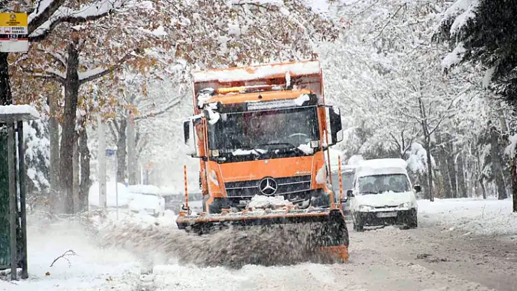 Konya Büyükşehir'den 31 ilçede yoğun kar mesaisi