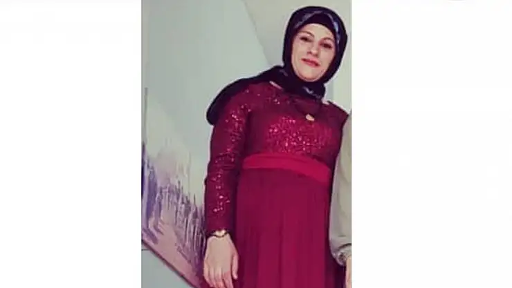 Bir kadın cinayeti daha: 15 yerinden bıçaklanara öldürüldü