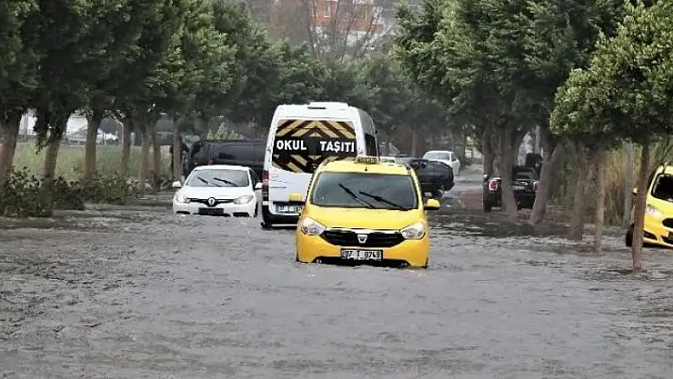 O ilde okullar fırtına nedeniyle tatil edildi