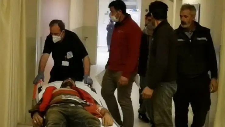 Demir bağlarken akıma kapıldı