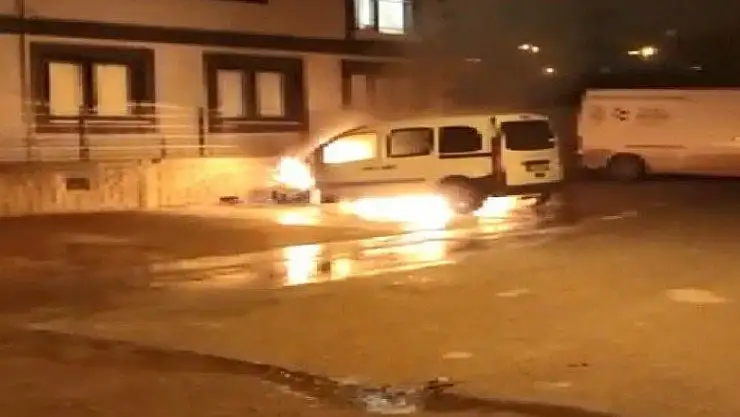 Alev alev yanan araç kullanılmaz hale geldi
