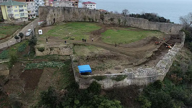 900 yıllık tarihi kalede kafatası olmayan iskelet bulundu