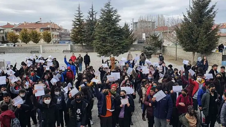 Kulu'da 7 bin 510 öğrenci karne aldı