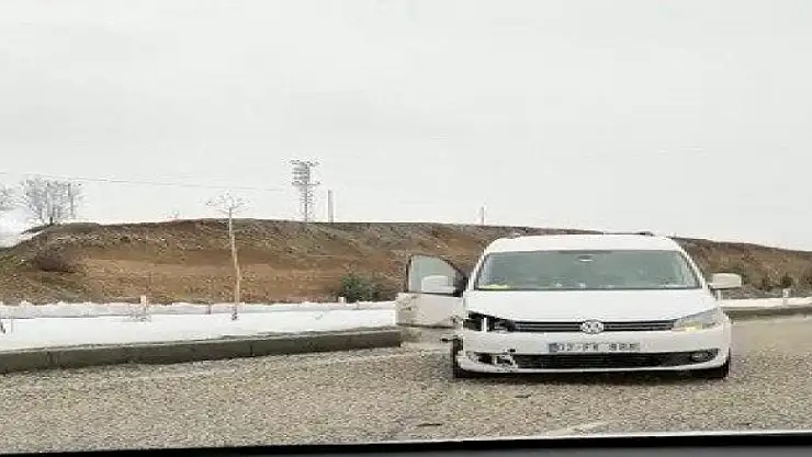 Otomobil ile hafif ticari araç çarpıştı: 4 yaralı