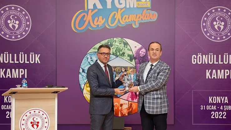 Rektör Aksoy, Gönüllülük Kampı'nda gençlerle buluştu