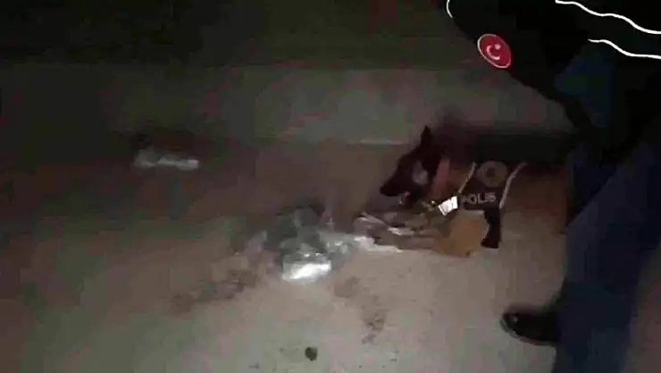 Arabasında uyuşturucu madde, evinde uçaksavar mermisi bulundu