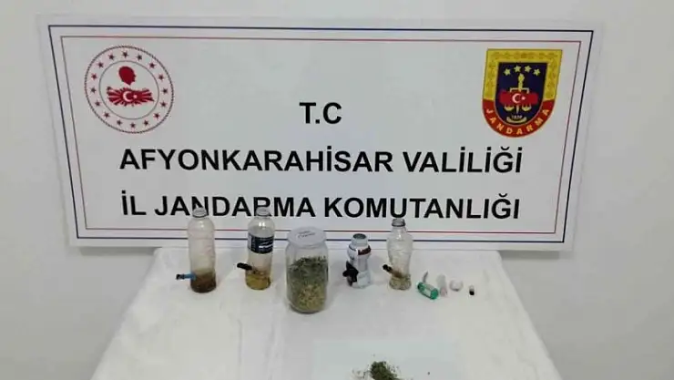 Köy odasına uyuşturucu baskını: 4 gözaltı