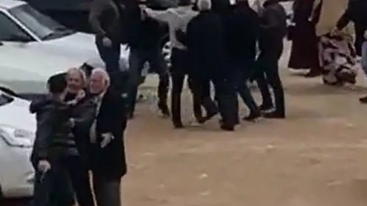 Hasta ziyaretine gelen akrabalar arasında silahlı kavga