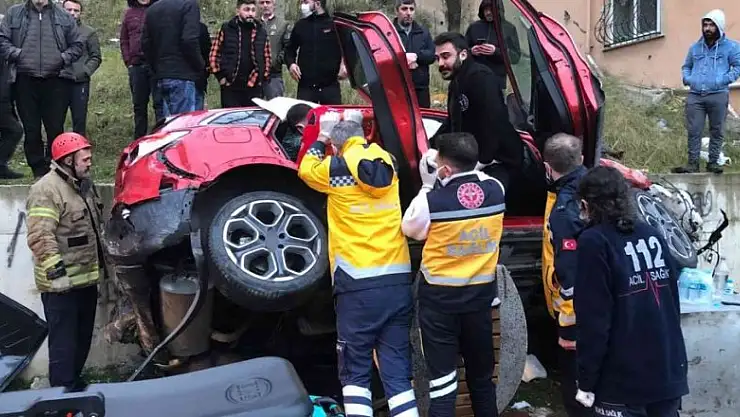 Maltepe'de feci kaza: 25 metreden çocuk parkına uçtu