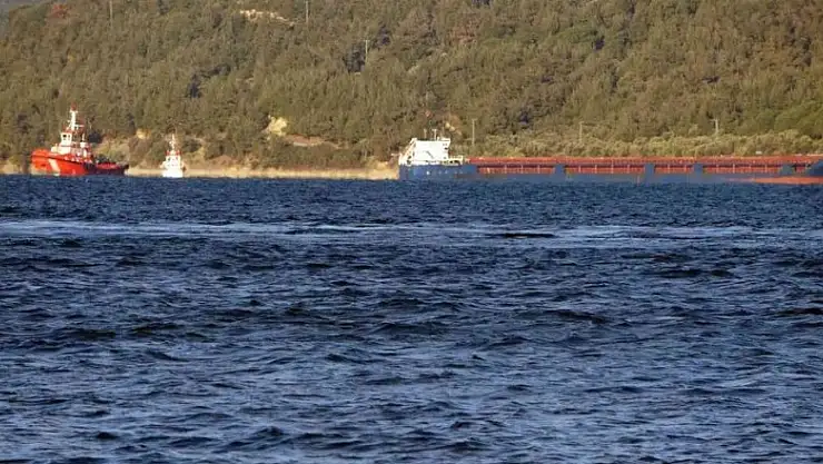 Çanakkale Boğazı'nda gemi karaya oturdu