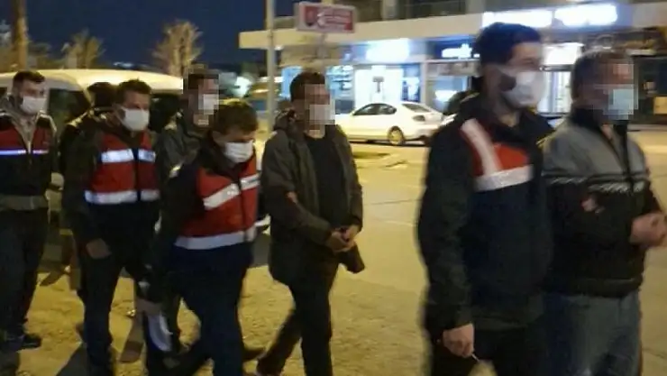 İzmir merkezli FETÖ operasyonunda 44 tutuklama