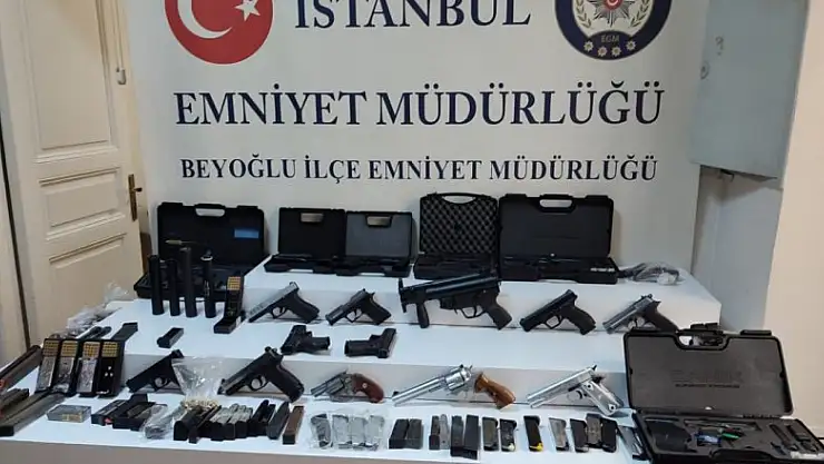 İstanbul'da silah kaçakçılığı operasyonu: 24 silah ele geçirildi