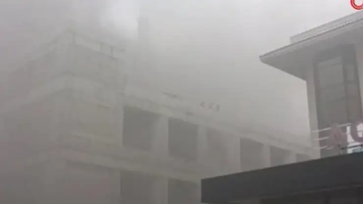 Bağcılar'da inşaat alanında yangın!