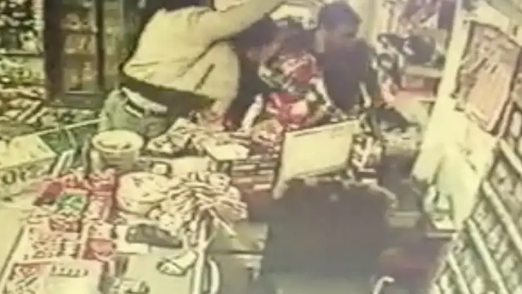 Kargo ücretini ödemek istemedi bıçaklandı