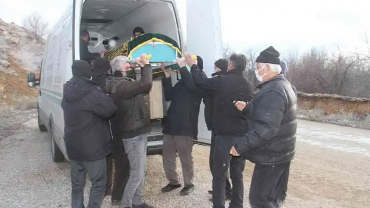 Otel odasında ölü bulunan genç kız Konya'da  son yolculuğuna uğurlandı