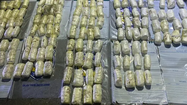 Polis memurunun sürücülüğünü yaptığı araçtan 52 kilo 500 gram patlayıcı çıktı