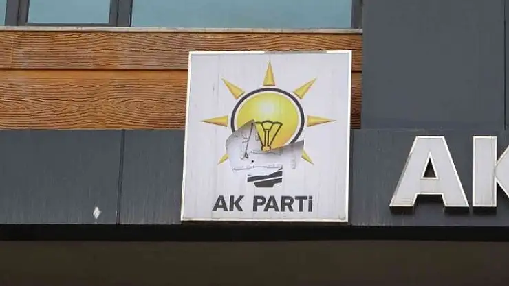AK Parti Yüksekova İlçe Başkanlığına saldırı!