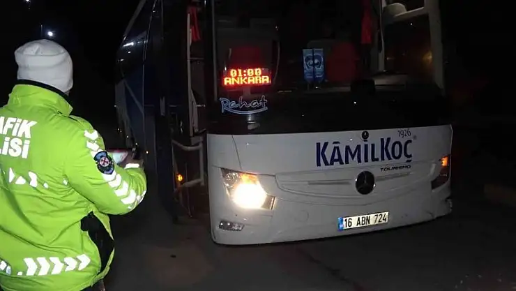 Otobüs ile otomobil çarpıştı: 5 çocuk yaralandı