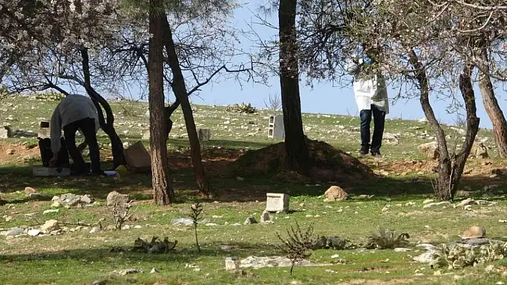 25 yaşındaki genç ağaca asılı halde bulundu