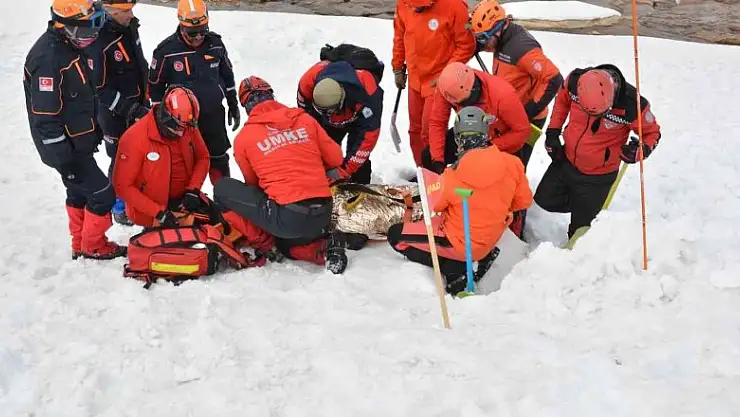 Uludağ'da ''2022 Çığ Önlemleri ve Müdahale Tatbikatı'' gerçeğini aratmadı