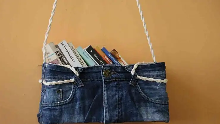 Geri dönüşüm malzemelerinden kütüphane yaptılar