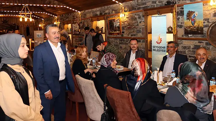 Tutal, iftar yemeğinde meclis üyelerini ağırladı