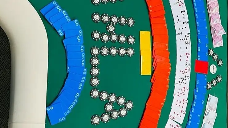 Polis kumar oynatılan iş yerine 'vinçle' girdi