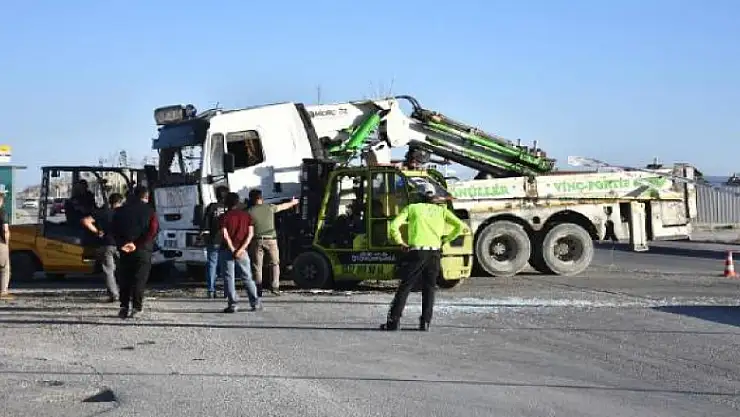 Konya'da vinç ile işçi servis minibüsü çarpıştı: 18 kişi yaralandı