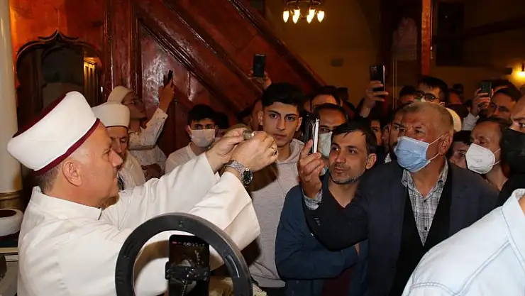 Akşehir'de Kadir Gecesi'nde hatimlerde buluşuldu