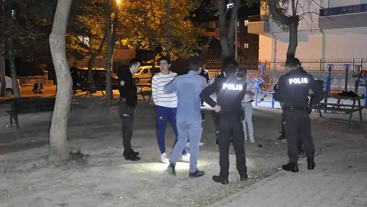 Karaman'da gençlerin bıçaklı kavgasında 3 kişi yaralandı