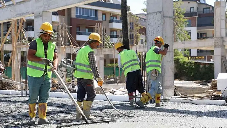 18 farklı spor branşını barındıran Oba Kapalı Spor Kompleksi hızla yükseliyor