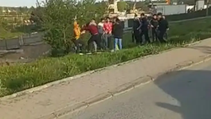 Yabancı uyrukluların tekme tokat kavgası kamerada