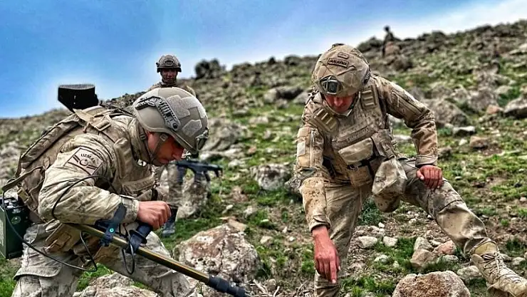 Malazgirt'te terör örgütüne 42 tim, 588 personelle operasyon