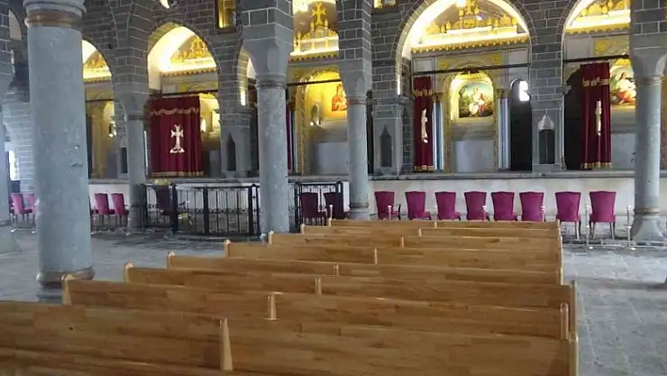 Diyarbakır'da 7 yıldır kapalı olan Ermeni Kilisesi, ibadete açılması için gün sayıyor
